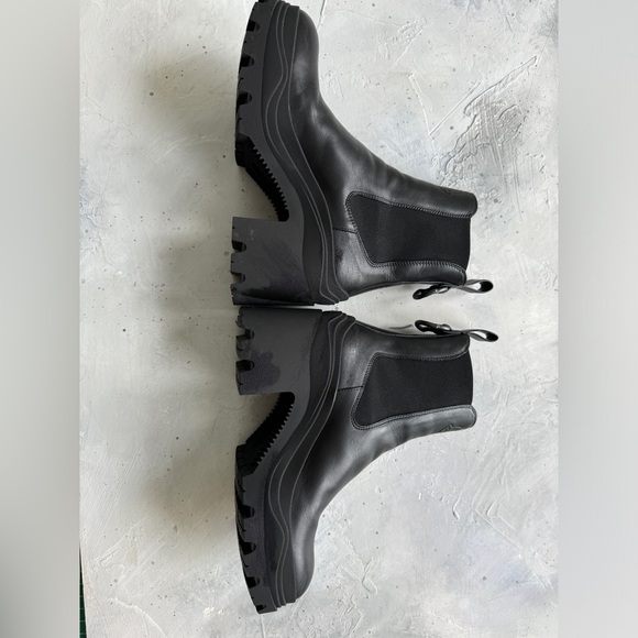 99% new Moncler Leather Chelsea Boots - Picture 3 of 9
